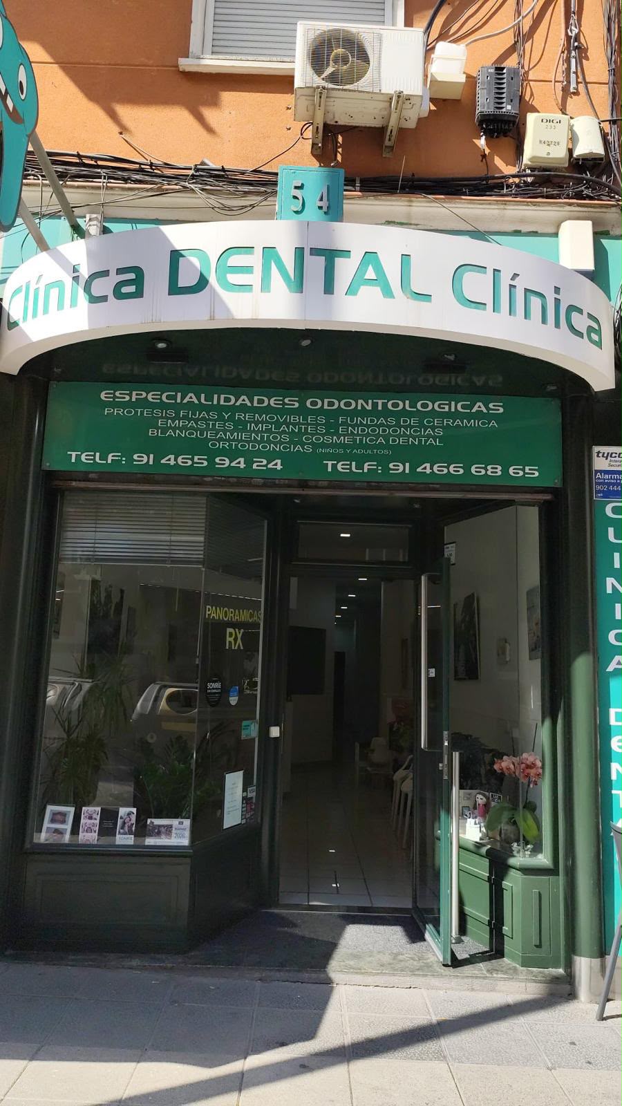 Entrada de la clínica dental Especialidades Odontológicas